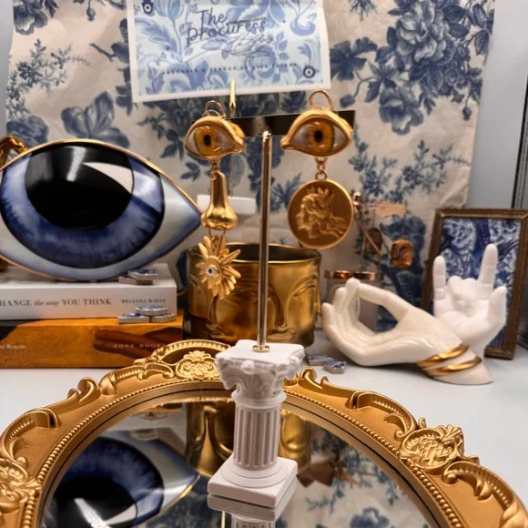 🆕 SCHIAPARELLI for V&A Museum 🧿 NWOT Surrealist Charm Earrings - Yellow Eye - Picture 10 of 17